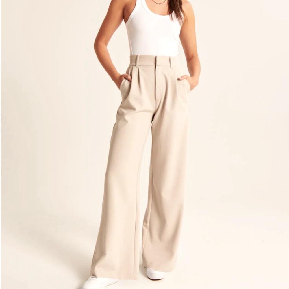 NWT Daisy Grace Wide-Leg Pants